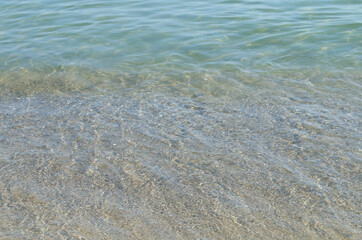 잔잔하게 멈춰있는 물결