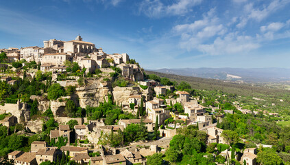 View of hilltop village Gordes in Provence, France