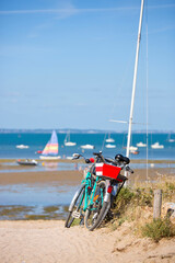 Bord de mer en France, plage de Bretagne ou de Vend&eacute;e.