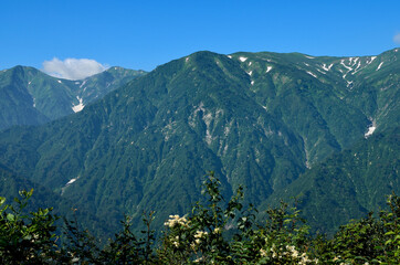 Fototapeta premium 倉手山から見た飯豊連峰