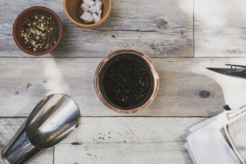 趣味の園芸の作業風景