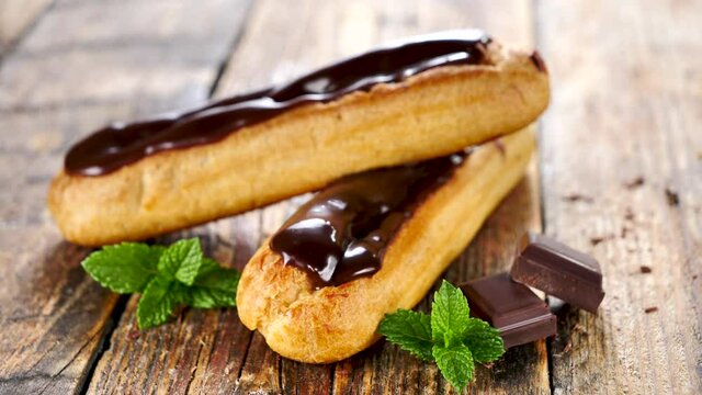 chocolate eclair