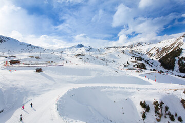 Fototapeta na wymiar Piste de ski Arc 2000