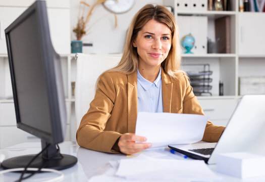 Italian Business Woman Images – Browse 15,332 Stock Photos, Vectors ...