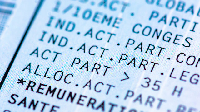 D&eacute;tail des lignes relatives &agrave; l'activit&eacute; partielle sur un bulletin de paie fran&ccedil;ais. L'activit&eacute; partielle a &eacute;t&eacute; fortement utilis&eacute;e en France pendant la p&eacute;riode de pand&eacute;mie Covid 19