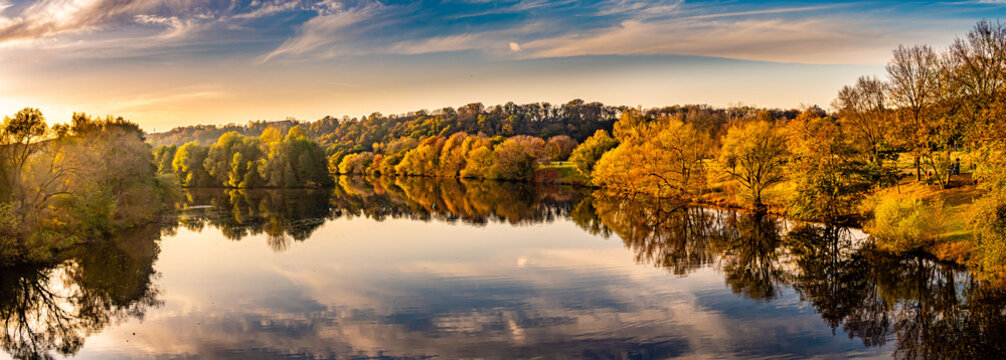 Panorama Ruhr Aue im Herbst bei Bochum