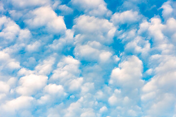 Landschaft Himmel mit Cumulus Schäfchenwolken
