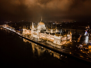 Obraz premium Parliament Of Hungary in Night Lights, Budapest Hungary