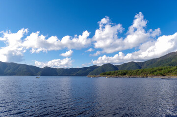Fototapeta na wymiar 富士五湖の一つである本栖湖
