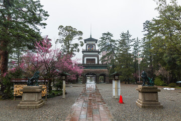 日本　石川県金沢市、尾山神社の境内からの神門