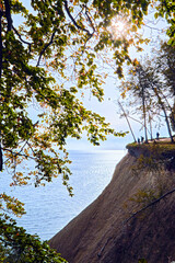 Blick auf die Ostsee mit der Kreideküste im Nationalpark Jasmund auf der Insel Rügen.