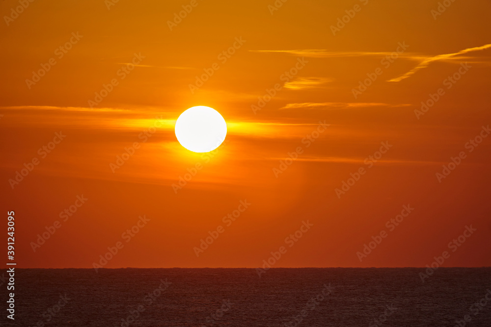 Wall mural 東尋坊の夕日