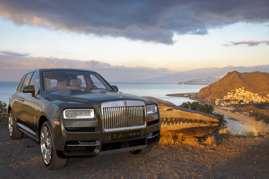 Rolls-Royce Cullinan on a sea cliff