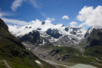 Fototapeta na wymiar mountain panorama at the top of the alpine pass Susten