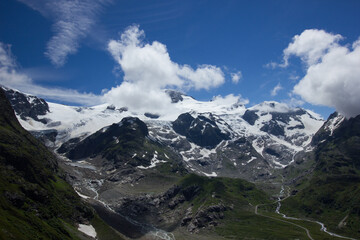 Fototapeta na wymiar Panorama at the top of the alpine pass Susten