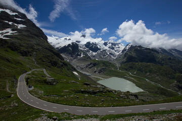 Fototapeta na wymiar lake at the alpine pass Susten (Sustenpass)