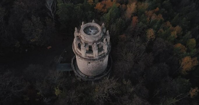 Th&uuml;ringen - Bismarckturm Jena im Herbst - Drohenaufnahme 