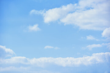 青空とふわふわと浮かぶ綿雲