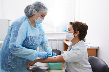 Nurse taking blood sample to make a test in laboratory