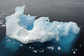 Drift ice at the sea around Spitsbergen © AGAMI