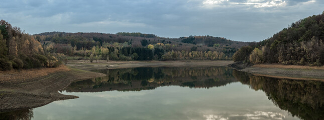  Panorama Bild Talsperre Herbst