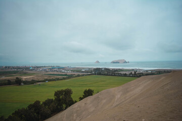 Pachacamac es un sitio arqueológico ubicado en la margen derecha del río Lurín, muy cerca del...
