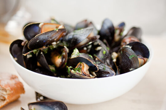 Ale steamed mussels with garlic and mustard in bowl