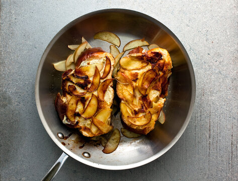 Cooked apple slices in pot