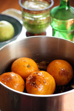 Oranges with water in pot