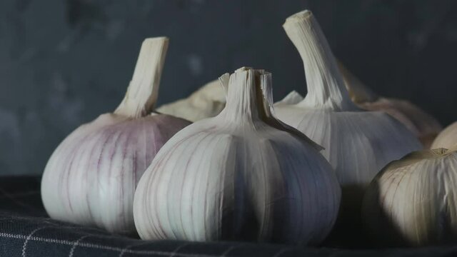 many heads of garlic rotate slowly. Close-up. 4k