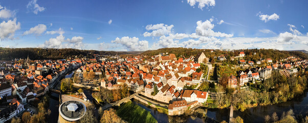 Panorama Luftaufnahme der Stadt Schwäbisch Hall im Herbst