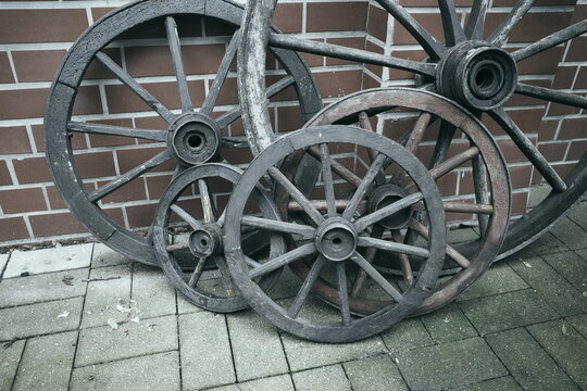 Disused old wagon wheels