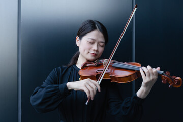 Asian woman playing the violin © Xiuxia Huang