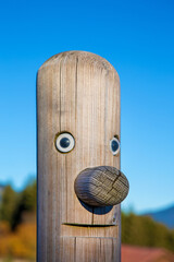 Holz - Lustig - Spielplatz - Männchen - Gesicht - Kinder - Familie - basteln