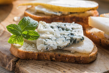 Toast or canape  with goat cheese, thyme, honey.  Delicious appetizer, ideal as an aperitif.