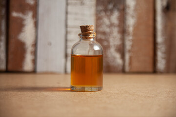 pequeno pode de vidro com mel 