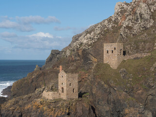 Fototapeta premium Abandoned Tin mine engine houses at Botallack.Used in filming of Poldark