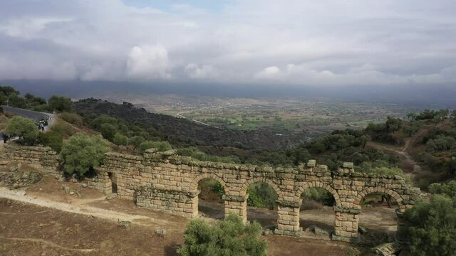 Alinda ancient city and bishopric in ancient Caria, in Asia Minor. Modern scholars identify Alinda with the Hellenistic foundation of Alexandria ad Latmum noted by Stephanus of Byzantium.