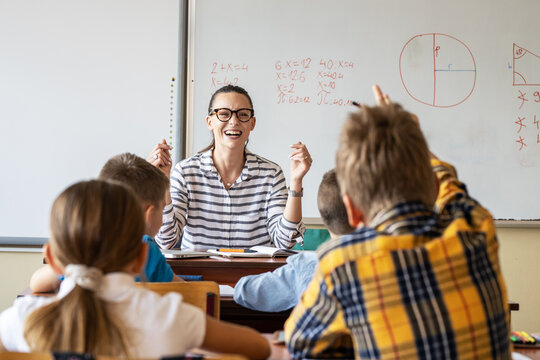 Female Teacher Lecture A New Lesson To Primary School Kids In Classroom.	
