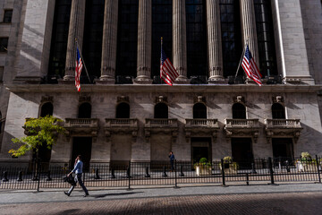 A facede of the New York Stock Exchange