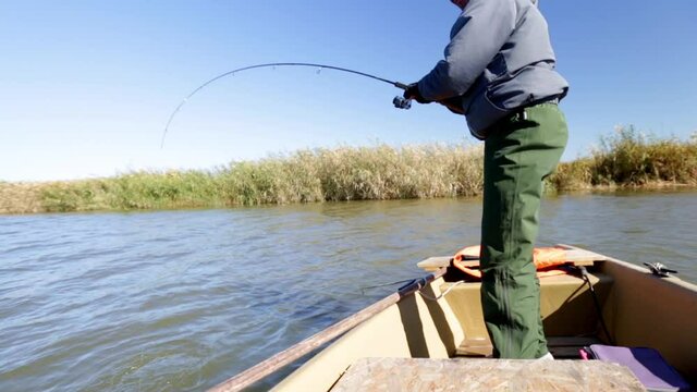 Angler fights with fish and almost loses his rod after fish spurts