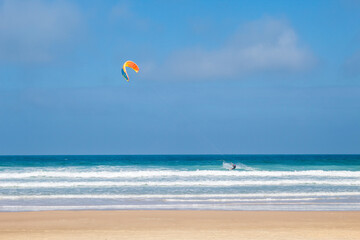 kitesurf  em uma Praia tropical do Brasil,  ilha de Florianópolis, Praia do Santinho,  Florianopolis,  Santa Catarina