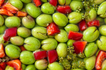 Freshly picked green olives seasoned with red pepper, fennel, garlic and thyme