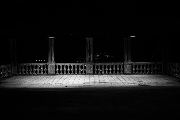 Parque solitario por la noche