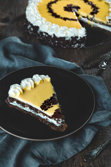 Tortenstück von Eierlikörkuchen