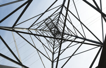 Obraz premium Directly Below Of Electricity Pylon Against Sky 