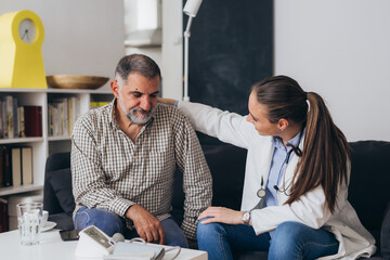 Obraz premium doctor visit home, home care service concept