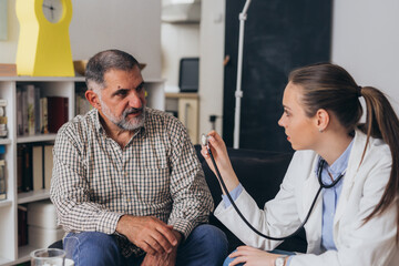 Obraz premium doctor visit home, home care service concept