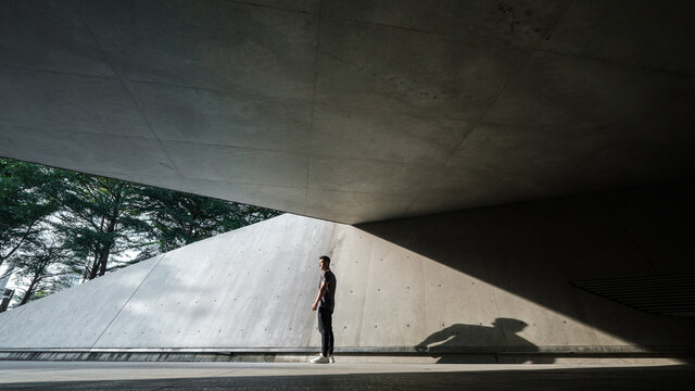 A Chinese man is exercising in the city