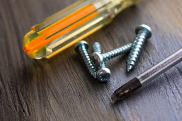 ネジとドライバー